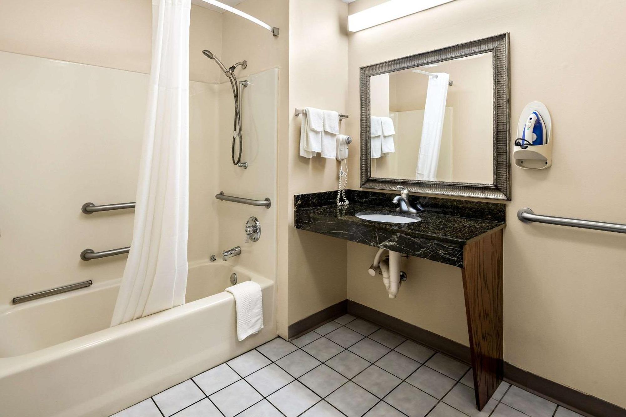 Quality Inn Decatur River City מראה חיצוני תמונה